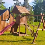 Gorskie Kaszuby ,golubie ,domek W Sielskim Klimacie ,niedaleko Jeziora Na Kaszubach-do 10 Osob,sauna ,balia,kominek, Cisza I Spokoj Prázdninový dům