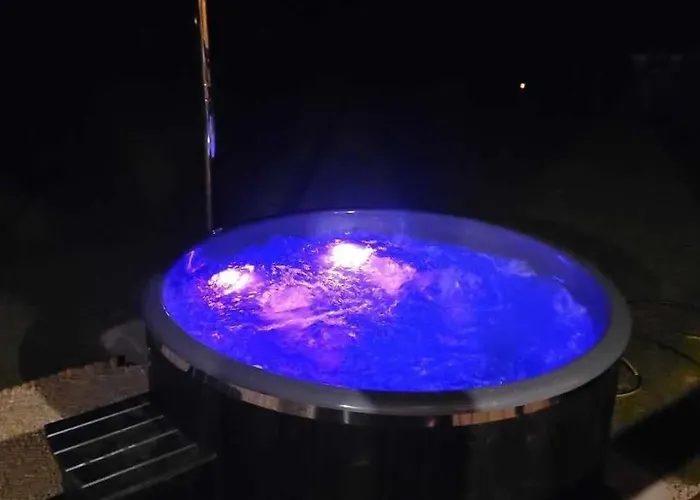 Gorskie Kaszuby ,golubie ,domek W Sielskim Klimacie ,niedaleko Stoku Koszalkowo Na Kaszubach-do 10 Osob,sauna ,balia,kominek,opcja Kuligu بيت للعطل Sikorzyno